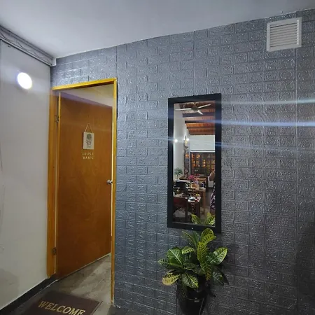 Económica Cómoda Con Ventilador Triple En A 5 Min De Cruceros Y Del Centro Pensión *