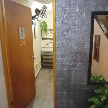 Económica Cómoda Con Ventilador Triple En A 5 Min De Cruceros Y Del Centro Pensión
