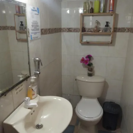 Económica Cómoda Con Ventilador Triple En A 5 Min De Cruceros Y Del Centro Pensión Cartagena
